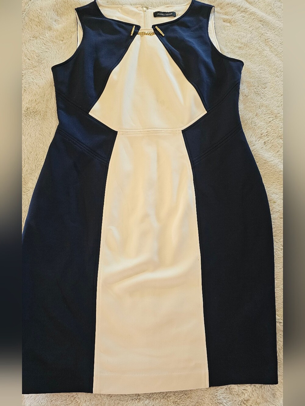 Sleeveless Colorblock Sheath Dress in Navy and Cream By Ivanka Trump Size 16